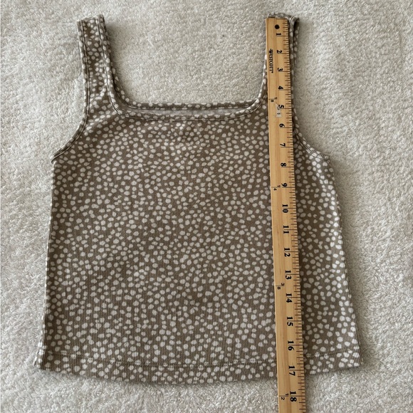 Old Navy Tan and White Patterned Tank Top Size Medium - Picture 6 of 11